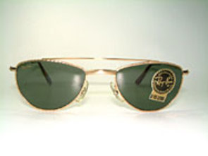 Ray Ban 1940's Retro Fashion Details