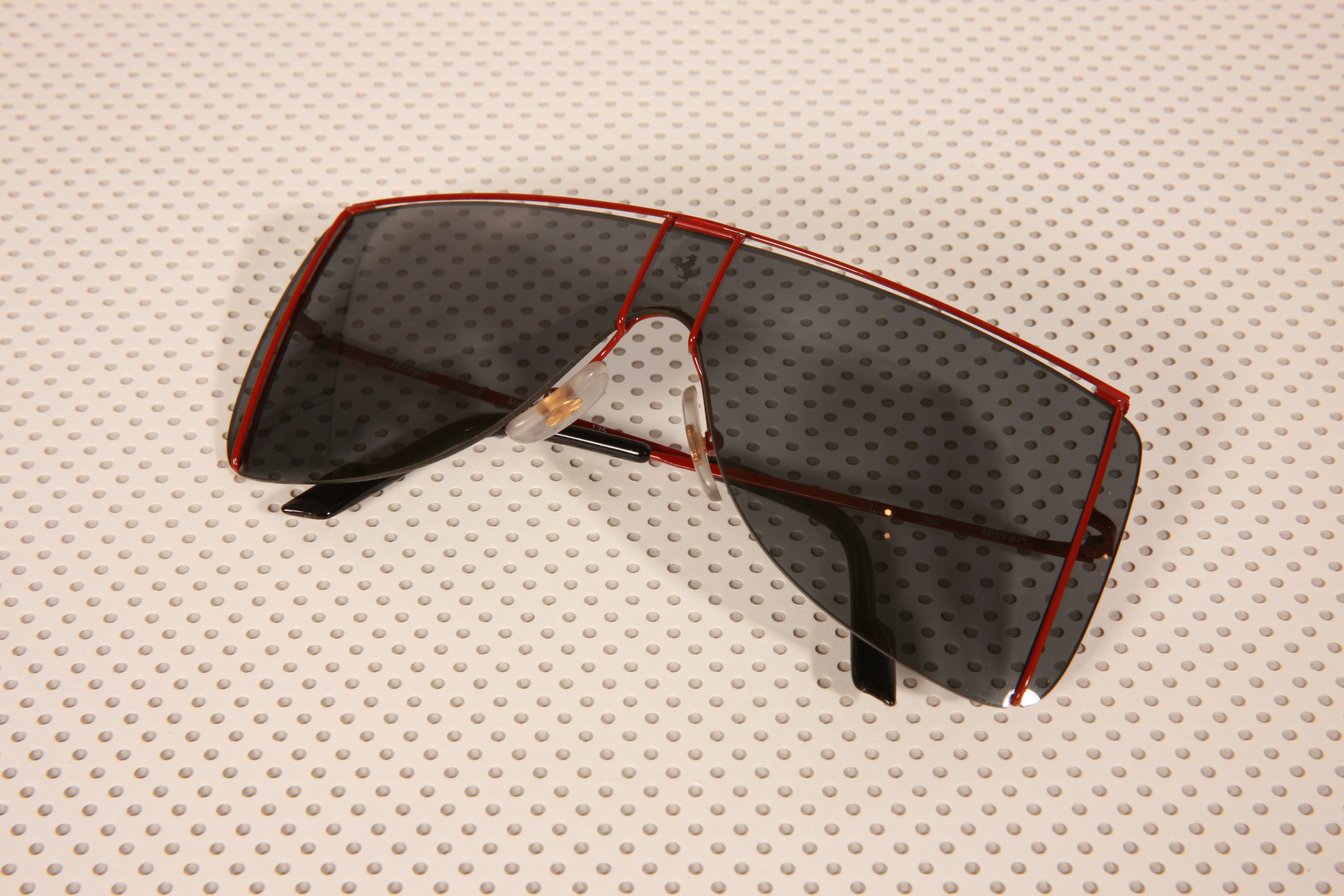 Sport-Sonennbrille aus den 90ern: Ferrari F15