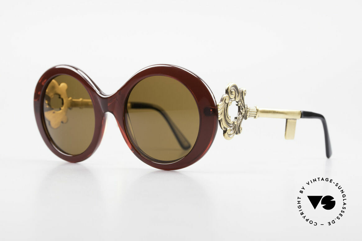 Moschino M254 Schüssel Sonnenbrille Antik, die Bügel sind gestaltet wie ein antiker Schlüssel, Passend für Damen