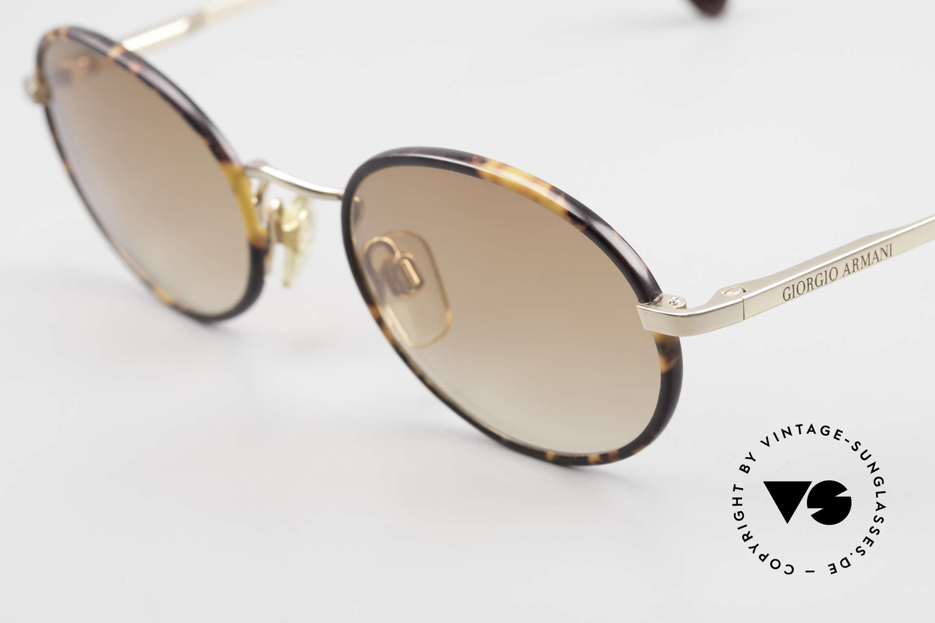 Giorgio Armani 235 Ovale Vintage Sonnenbrille, einfach nur stylisch und in absoluter Spitzen-Qualität, Passend für Herren und Damen