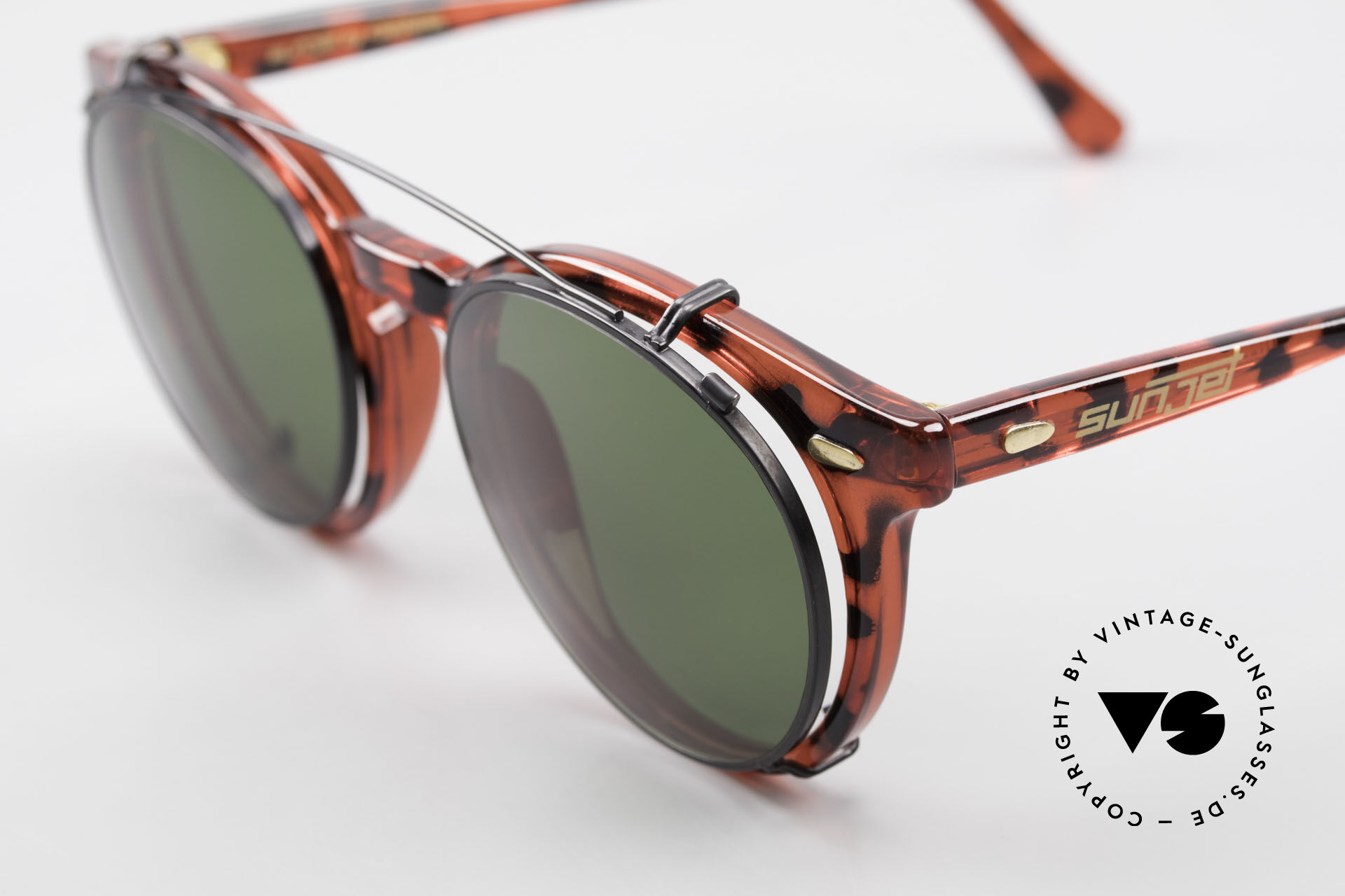 https://www.vintage-sunglasses.de/media/products6/full/16344_31098_Carrera-5256-Clip_Vintage-Panto-Frame-Clip-On_Men_Women_Classic_Sunglasses_Glasses.jpg