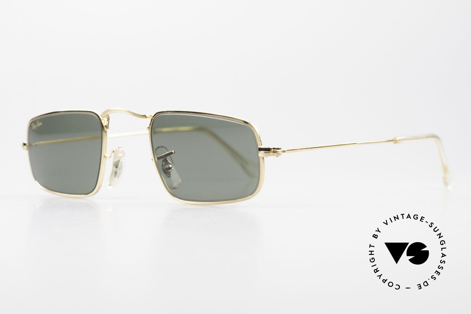 https://www.vintage-sunglasses.de/media/products6/full/17883_43673_Ray-Ban-Classic-Style-IV_Square-Frame-Small-BandL-USA_Men_Women_Square_Classic_Sunglasses.jpg