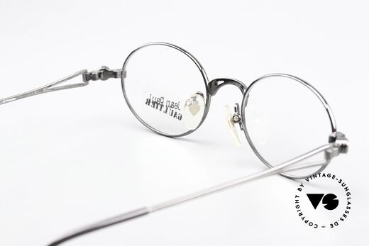 Jean Paul Gaultier 56-7202 Ovale Brille In Gunmetal 90er, Modell kann durch einen Sonnen-Clip ergänzt werden, Passend für Herren und Damen Jean Paul Gaultier 56-7202 Ovale Brille In Gunmetal 90er, Modell kann durch einen Sonnen-Clip ergänzt werden, Passend für Herren und Damen
