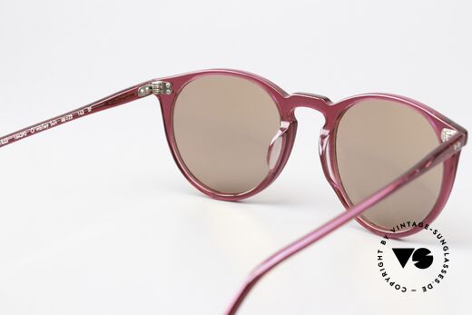 Oliver Peoples O'Malley Himbeer Rahmen Panto Stil, ungetragen mit hochwertigen Mineralgläsern, m.i. Italy, Passend für Herren und Damen
