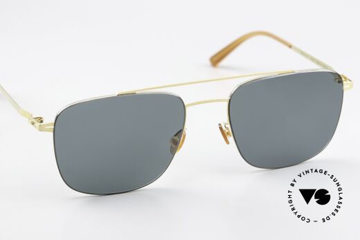 Mykita Yuuto Eckige Sonnenbrille Gold, ungetragenes Modell mit originalem Etui von Mykita, Passend für Herren Mykita Yuuto Eckige Sonnenbrille Gold, ungetragenes Modell mit originalem Etui von Mykita, Passend für Herren