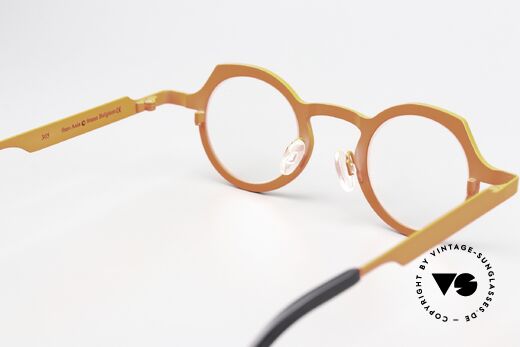 Theo Belgium Asia Titanium Brille Neon Orange, ungetragen; wie alle unsere vintage Theo Brillen, Passend für Herren und Damen