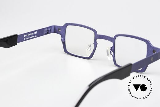 Theo Belgium Sixteen Titaniumbrille Blau Metallic, Glashöhe = 30mm = somit auch gleitsichtfähig, Passend für Herren und Damen