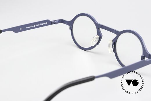 Theo Belgium Africa Titanium Brille Dunkelblau, ungetragen; wie alle unsere vintage Theo Brillen, Passend für Herren und Damen