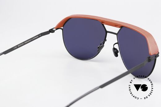 Mykita Leica ML02 Leica Red Black Deep Blue Lens, AquaDura Vision Pro = u.a. Schutz vor Rückreflexen, Passend für Herren