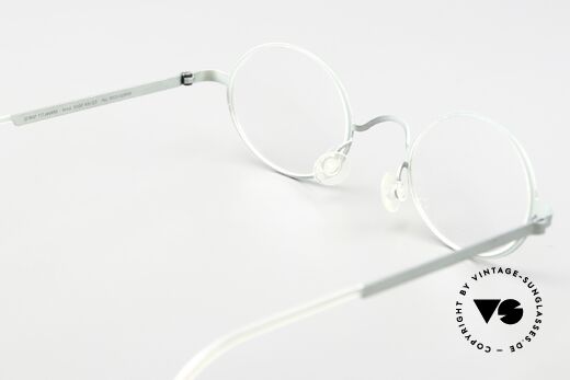 Lindberg 5000 Strip Titan Interessante Farbe in Blass Grün, ungetragenes Designerstück + orig. Lindberg Magnet-Etui, Passend für Herren und Damen Lindberg 5000 Strip Titan Interessante Farbe in Blass Grün, ungetragenes Designerstück + orig. Lindberg Magnet-Etui, Passend für Herren und Damen