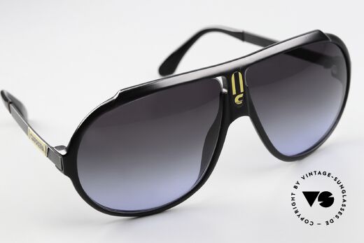 Carrera 5512 2in1 Sonnenbrille Schwarz Grün, 2.hand, neuwertiger Zustand mit 2 verschiedenen Fronten, Passend für Herren Carrera 5512 2in1 Sonnenbrille Schwarz Grün, 2.hand, neuwertiger Zustand mit 2 verschiedenen Fronten, Passend für Herren