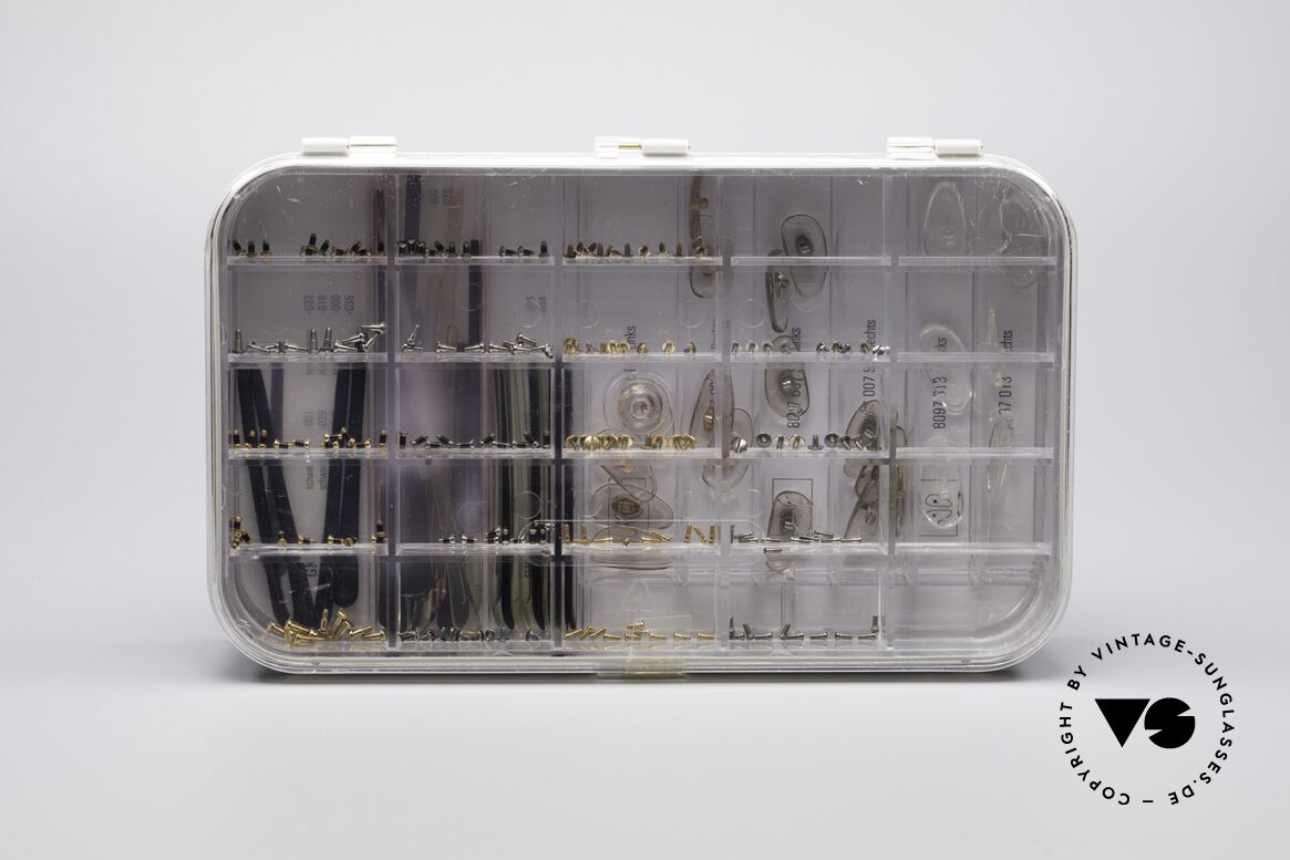 Christian Dior Service Kit Optyl Box Dunhill Dior Porsche, Optyl-Box gefüllt mit vintage Brillen-Ersatzteilen, Passend für Herren und Damen Christian Dior Service Kit Optyl Box Dunhill Dior Porsche, Optyl-Box gefüllt mit vintage Brillen-Ersatzteilen, Passend für Herren und Damen
