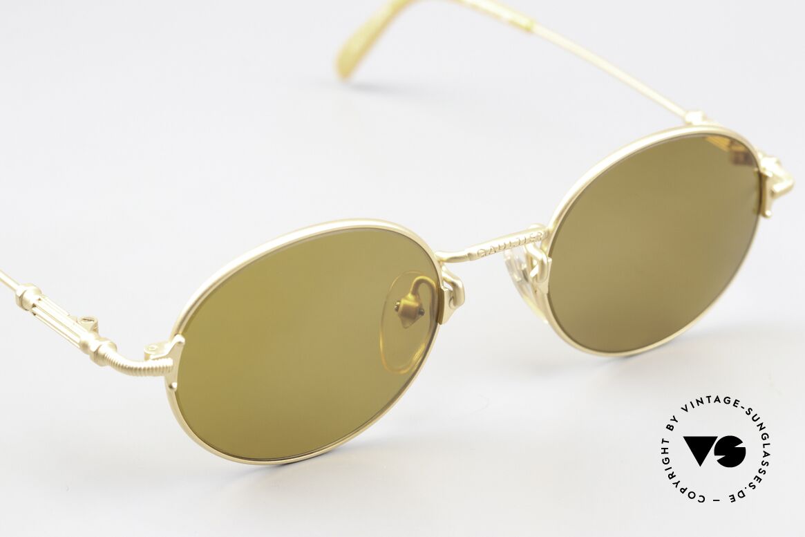 Jean Paul Gaultier 55-6109 Mattgold Und Polarisierend, unbenutzt (wie alle unsere vintage GAULTIER Brillen), Passend für Herren und Damen