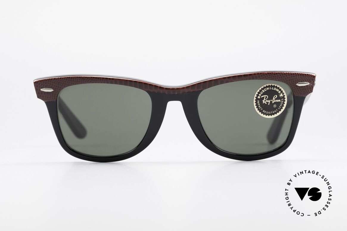 Ray Ban Wayfarer I Limitierte Leder Sonnenbrille, WAYFARER: der absolute Sonnenbrillenklassiker, Passend für Herren und Damen Ray Ban Wayfarer I Limitierte Leder Sonnenbrille, WAYFARER: der absolute Sonnenbrillenklassiker, Passend für Herren und Damen