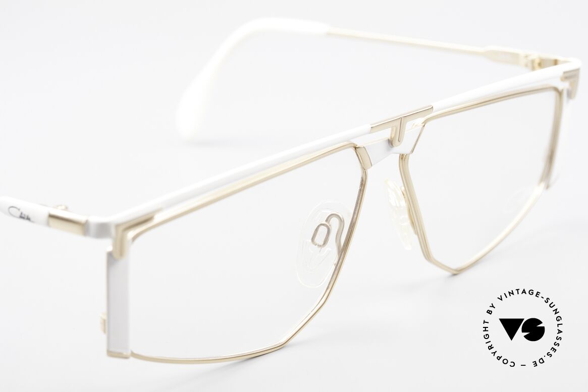 Cazal 235 Titanium Vintage 80er Brille, ungetragen; wie alle unsere 80er vintage Titan-Brillen, Passend für Herren und Damen