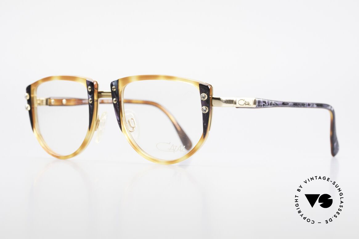 Cazal 332 90er Vintage Brille Original, Zierschrauben mit kleinen Strass-Steinen besetzt, Passend für Damen