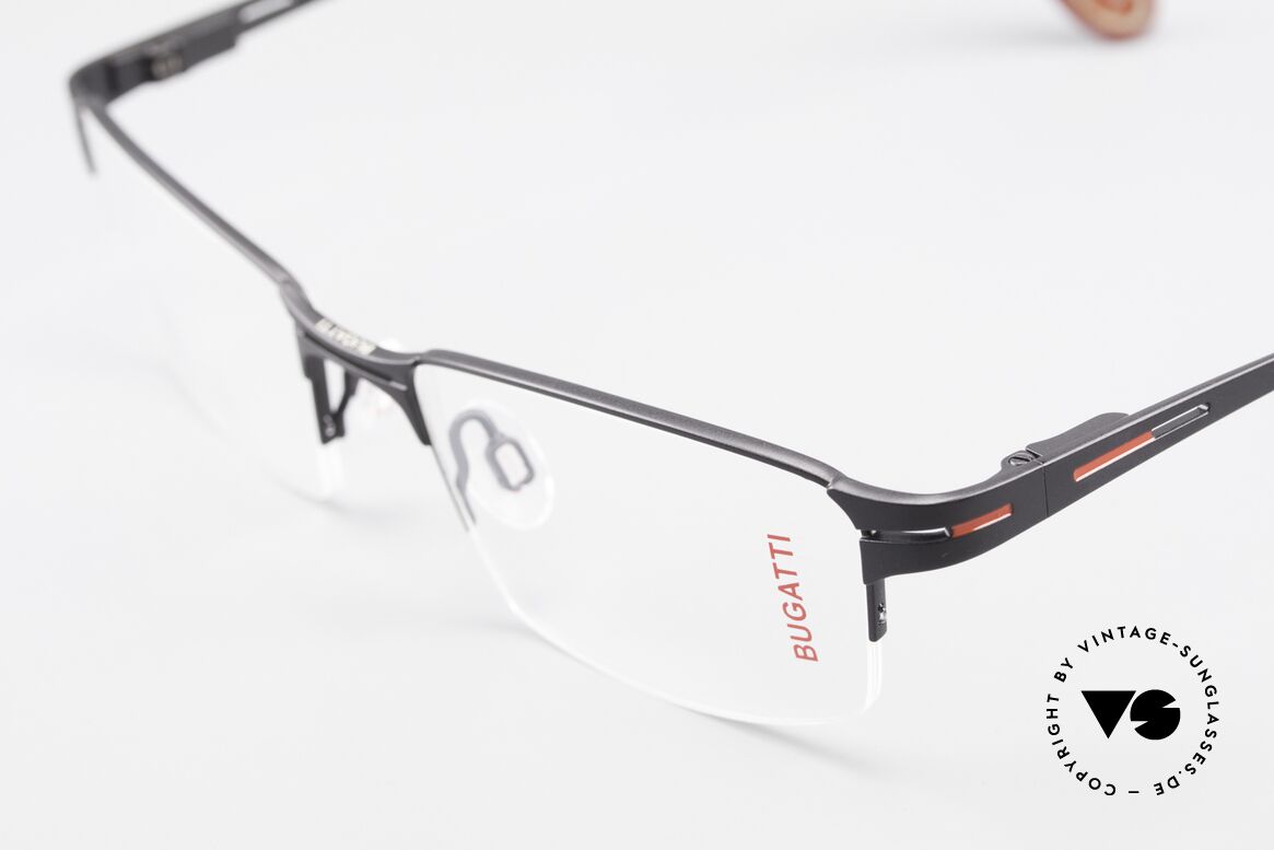Bugatti 456 Titanium Brille Nylor Faden, herausragende Qualität: flexible Federscharniere, Passend für Herren