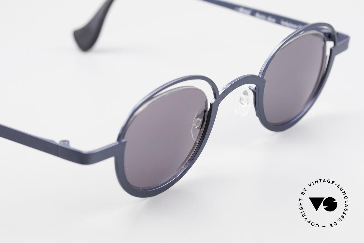 Theo Belgium Dozy Slim Verrückte 90er Sonnenbrille, ungetragen; wie alle unsere THEO "Charakter-Brillen", Passend für Herren und Damen