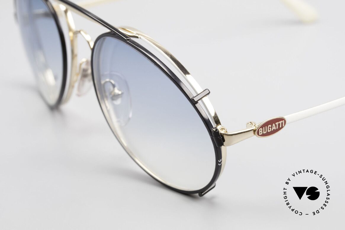 Bugatti 65987 Vintage Brille Mit Sonnenclip, Fassung vergoldet/weiss mit roten Logos, Gr. 54, Passend für Herren