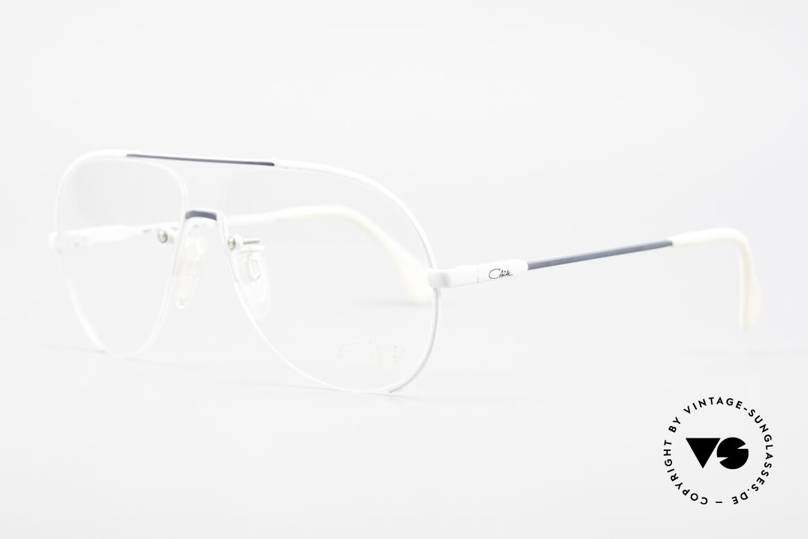 Cazal 723 80er Pilotenbrille Randlos, eine halb-randlose Pilotenbrillenform sozusagen, Passend für Herren