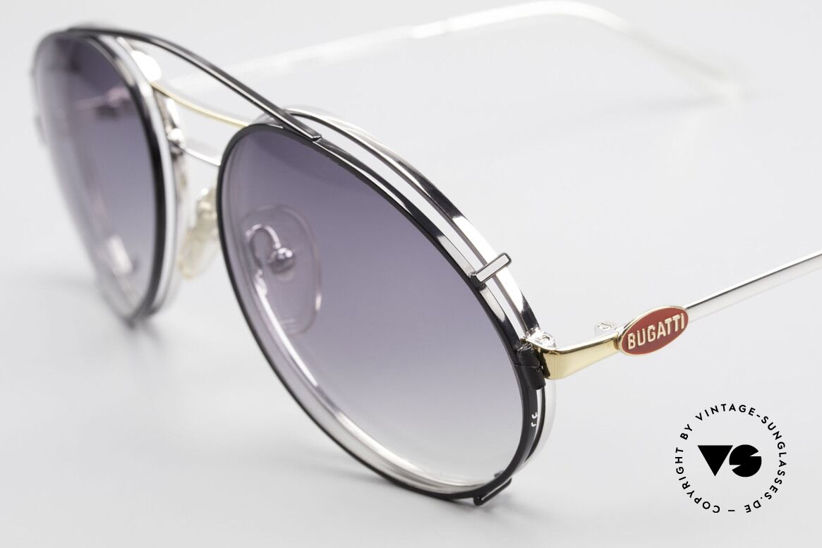 Bugatti 65984 80er Brille Mit Sonnen-Clip, toller Kontrast: silberne Fassung & schwarzer Clip, Passend für Herren