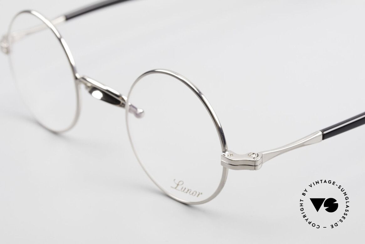 Lunor Swing A 31 Round Vintage Brille Mit Schwenksteg, bekannt für den W-Steg und die schlichten Formen, Passend für Herren und Damen