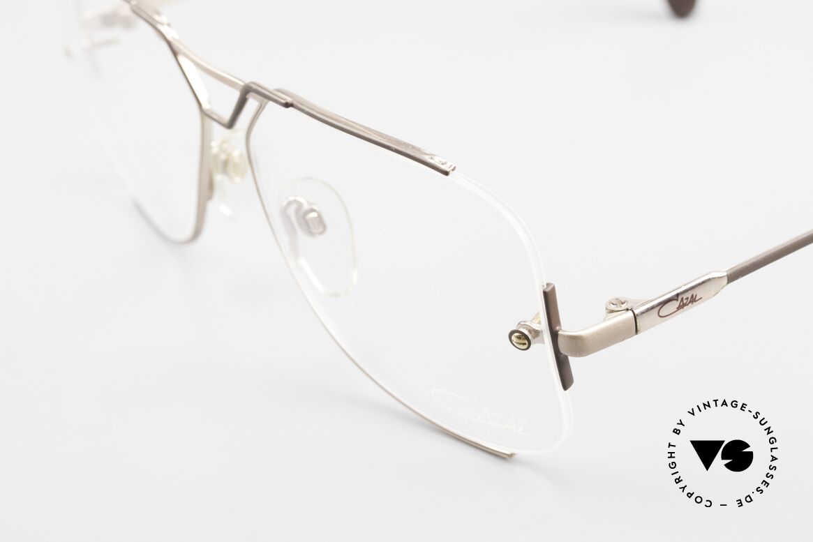 Cazal 722 Sehr Kreative Brille Von 1984, äußerst angenehm zu tragen, da 27 Gramm leicht, Passend für Herren