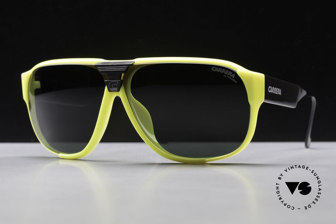 Carrera 5431 80er Sportsonnenbrille Alpin, 1x Ultrasight braun & 1x Ultrasight grün (100% UV), Passend für Herren