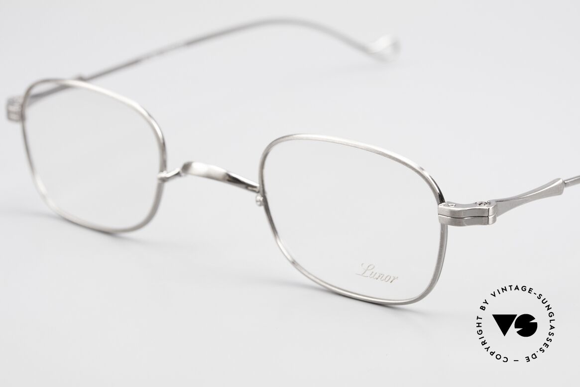 Lunor II 05 Klassisch Zeitlose Unisex Brille, bekannt für den W-Steg und die schlichten Formen, Passend für Herren und Damen