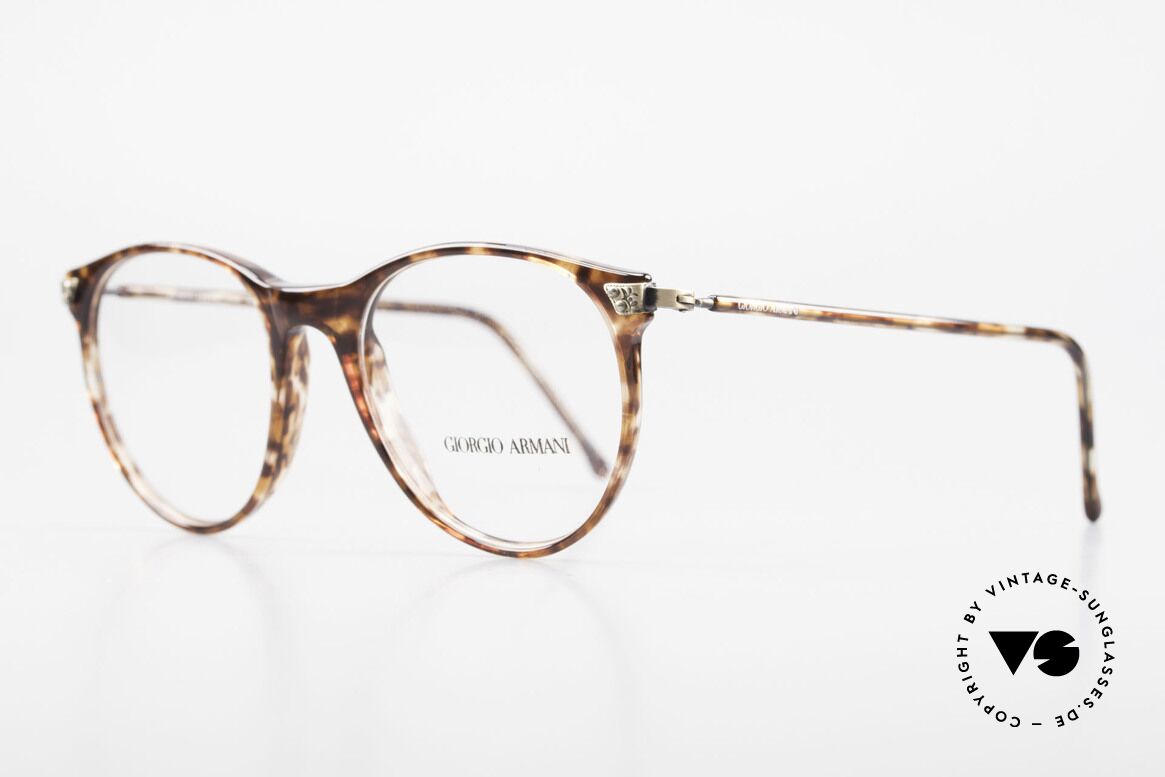 Giorgio Armani 330 Echte Vintage Brille Unisex, tolle Kombination aus Qualität, Design und Komfort, Passend für Herren und Damen