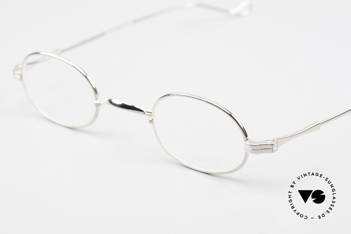 Lunor II 08 Kleine Ovale Brille Platin, bekannt für den W-Steg und die schlichten Formen, Passend für Herren und Damen