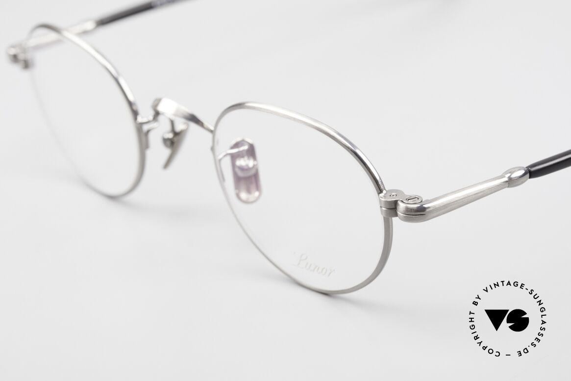 Lunor VA 107 Panto Stil Brille Antik Silber, Modell VA 107: Bügel aus einer Acetat-Metallkombi, Passend für Herren und Damen