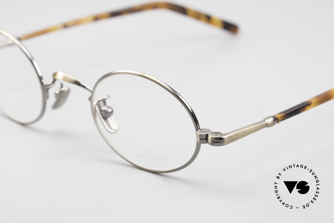 Lunor VA 100 Ovale Lunor Brille Antik Gold, ohne große Logos; stattdessen mit zeitloser Eleganz, Passend für Herren und Damen