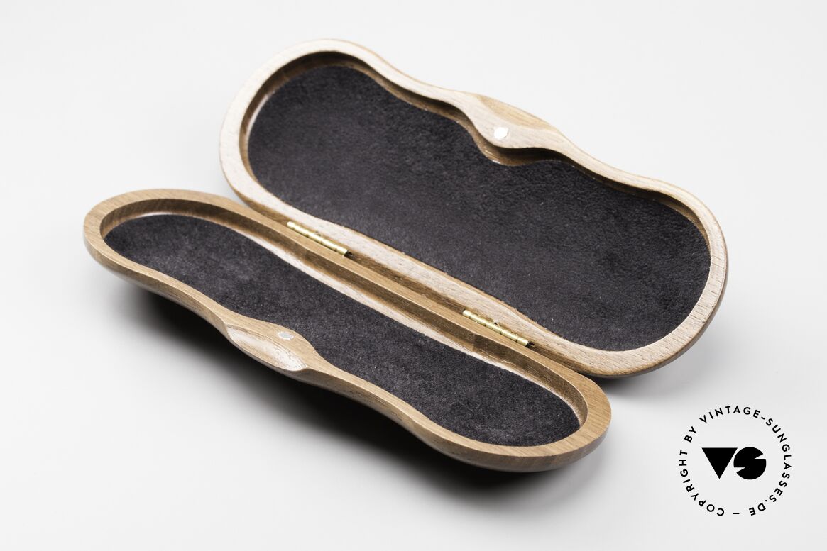 Lunor Wooden Folding Case - B Nussholz Klappetui In Size B, die flacheren Teleskopbrillen würden etwas klappern, Passend für Herren und Damen