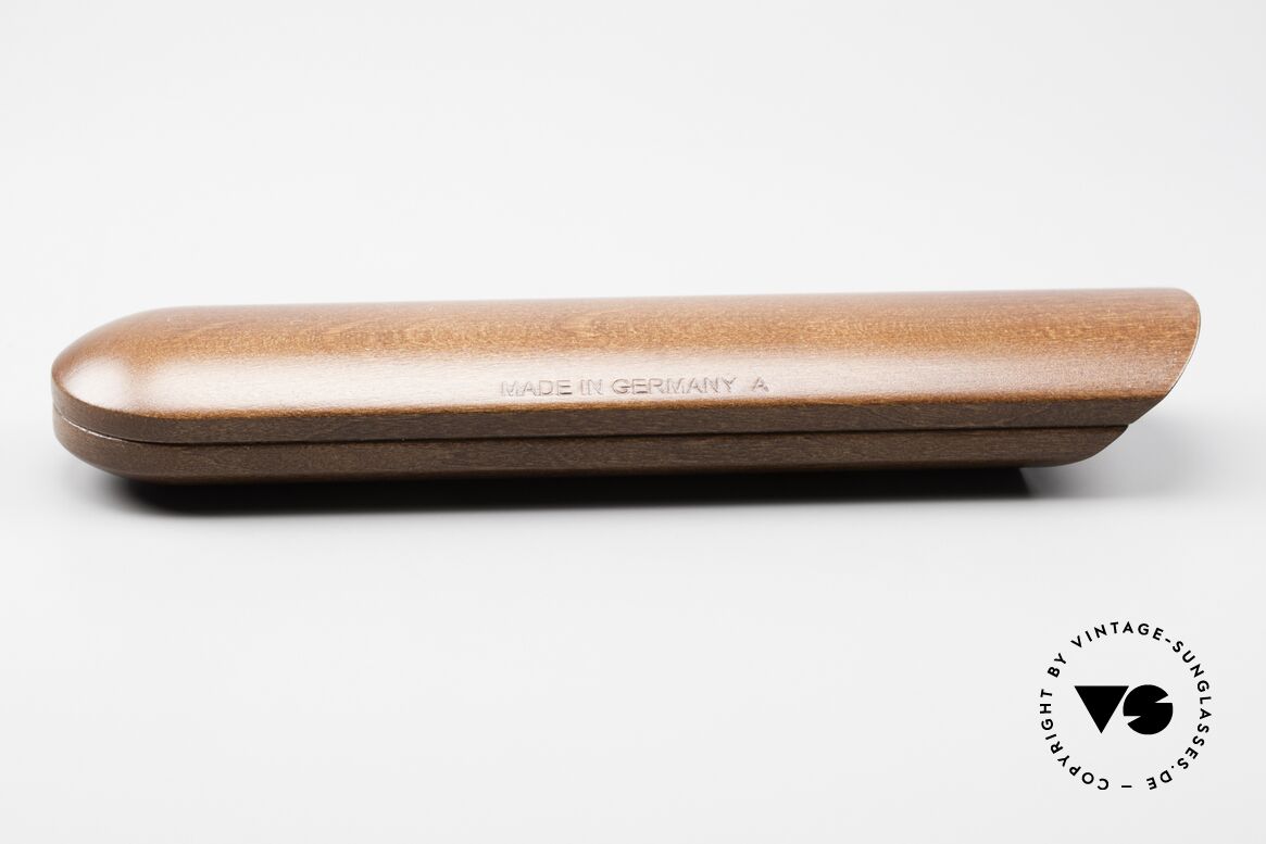 Lunor Wooden Sliding Case - A Stecketui Nussholz In Size A, Foto zeigt eine Lunor "II 04" (28mm Höhe) im Etui, Passend für Herren und Damen