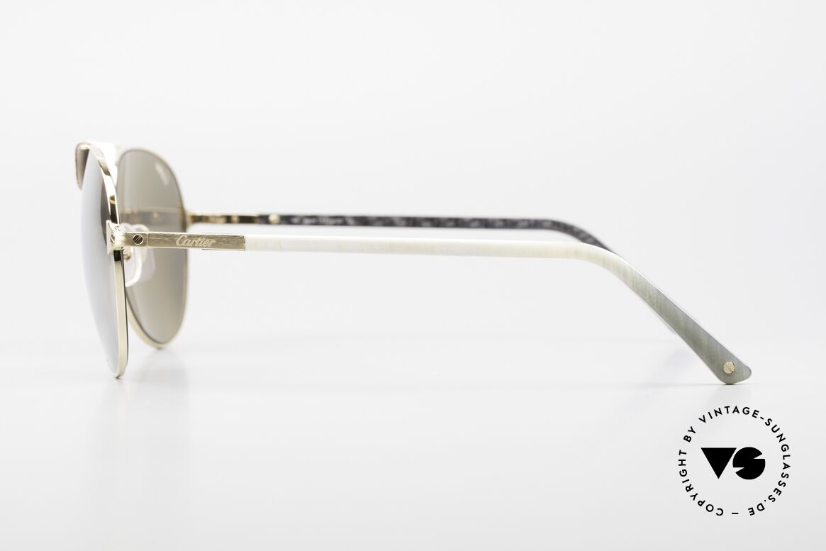 Cartier Limited CT0096S Büffelhorn Gold Verspiegelt, Brücke mit weißer Signature Leder-Applikation!, Passend für Herren