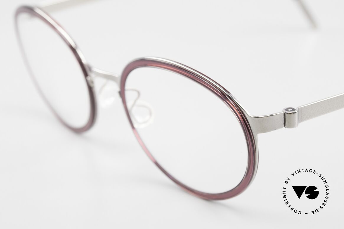 Lindberg 9740 Strip Titanium Ovale Damenbrille Himbeere, aufgrund der Farbe eher eine vintage Brille für Frauen, Passend für Damen
