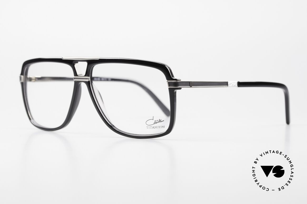 Cazal 6018 Aviator Titanium Brille Men, diese Cazals sind von den 1980er Originalen inspiriert, Passend für Herren