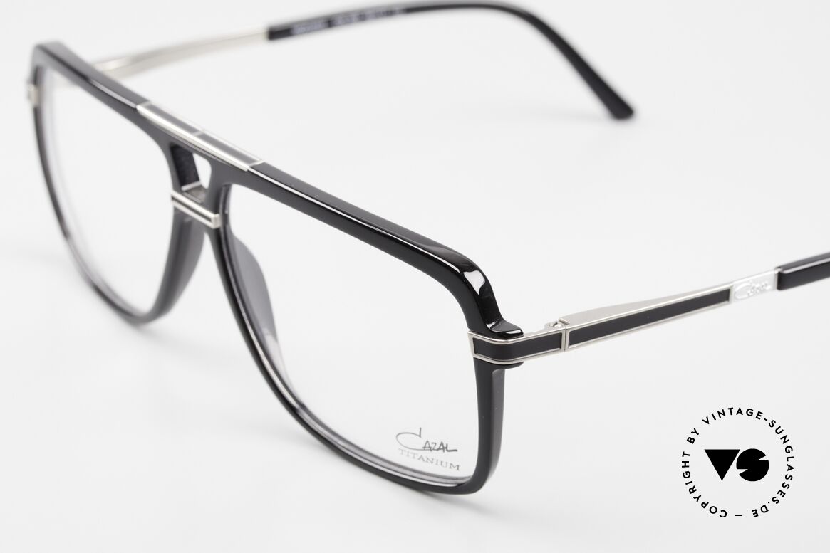 Cazal 6018 Aviator Titanium Brille Men, markante Aviator-Form in Top-Qualität; Titanium-Bügel, Passend für Herren