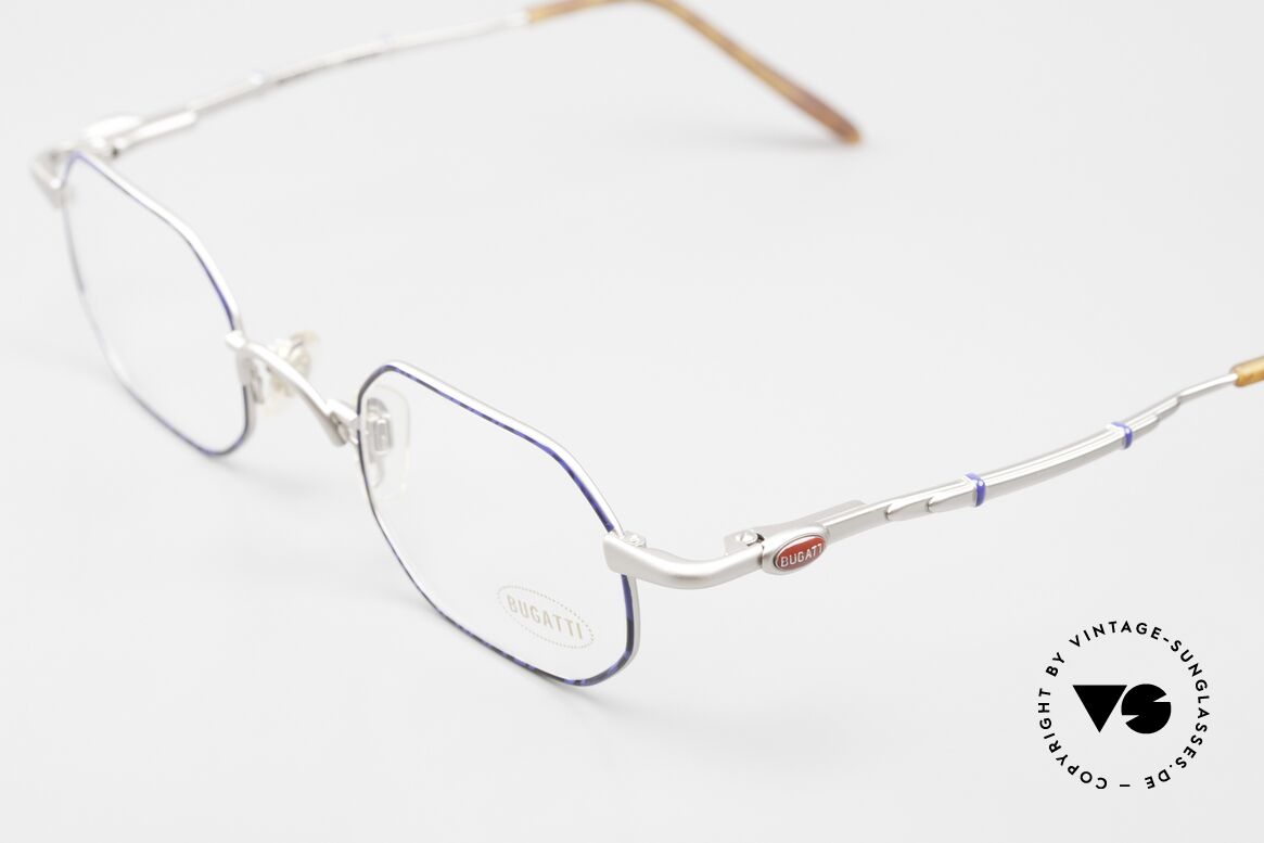 Bugatti 29938 Eckige Luxus Herrenbrille 90er, zudem Federgelenke für optimalen Tragekomfort, Passend für Herren