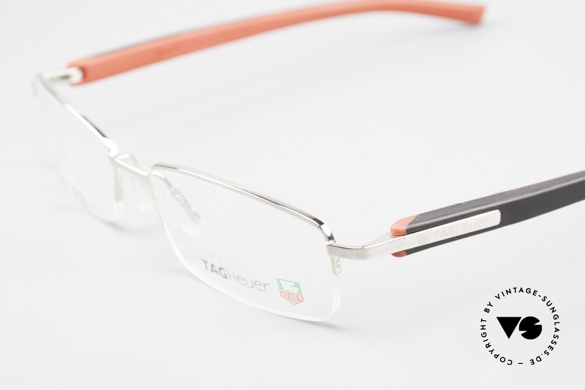 Tag Heuer 8209 Trends Sportliche Brille Halbrand, rot/schwarz soll Dynamik / Racing symbolisieren, Passend für Herren