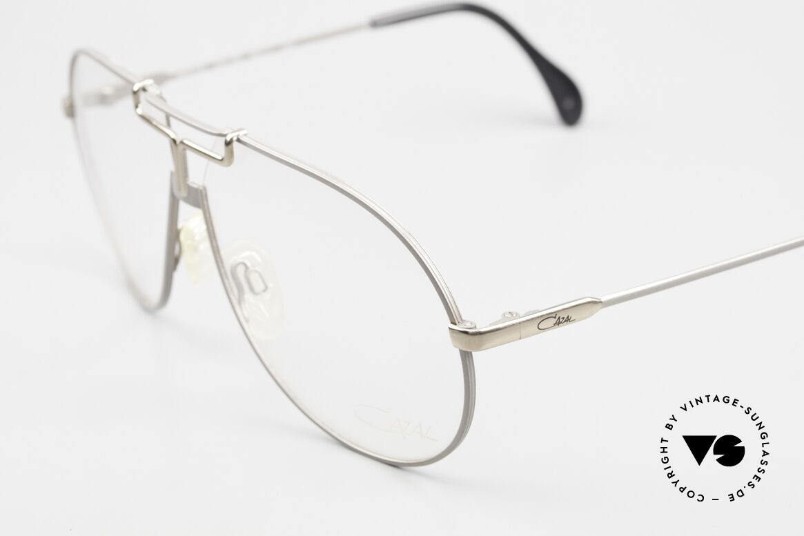 Cazal 731 80er Jahre Titan Fassung, ungetragenes Modell mit original Etui von CAZAL, Passend für Herren