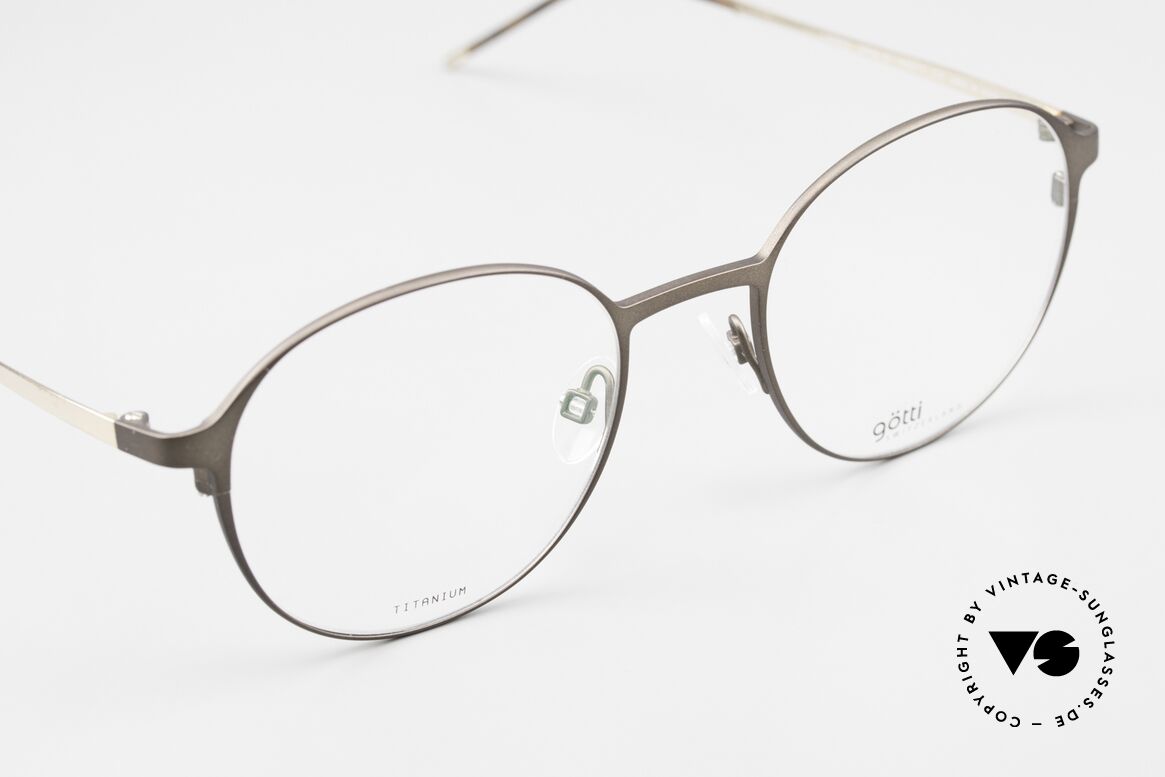 Götti Lewis Superleichte Titanbrille, ungetragenes Designerstück von 2019, mit Hartetui, Passend für Herren und Damen