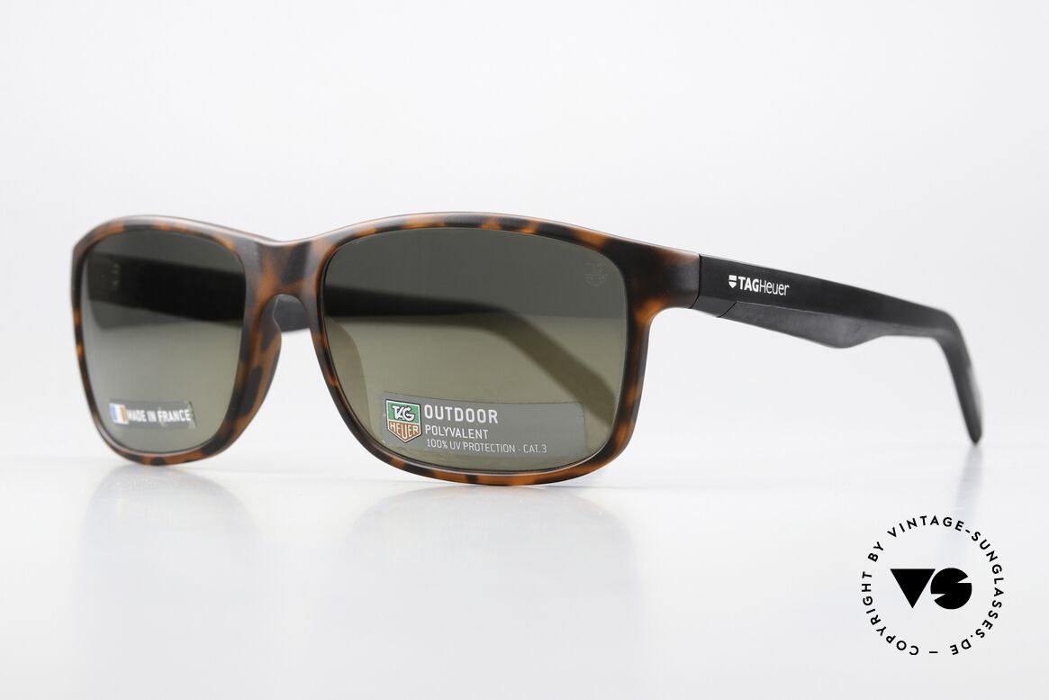 Tag Heuer 583 Sportsonnenbrille Polycarbonate, leicht verspiegelte Polycarbonate-Gläser 100% UV, Passend für Herren