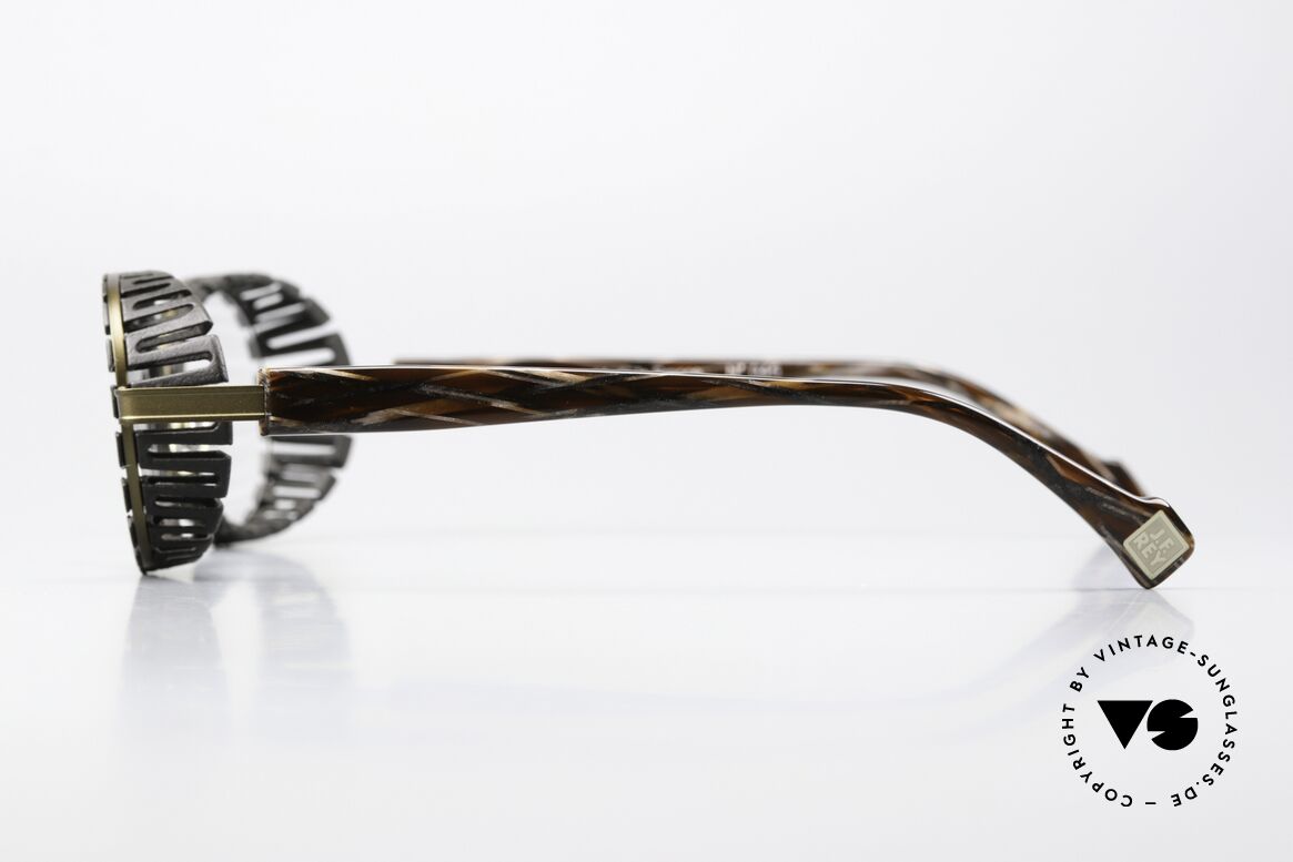 JF Rey New Black Hingucker Damenbrille, dennoch funktional (gleitsichtfähig) & komfortabel, Passend für Damen