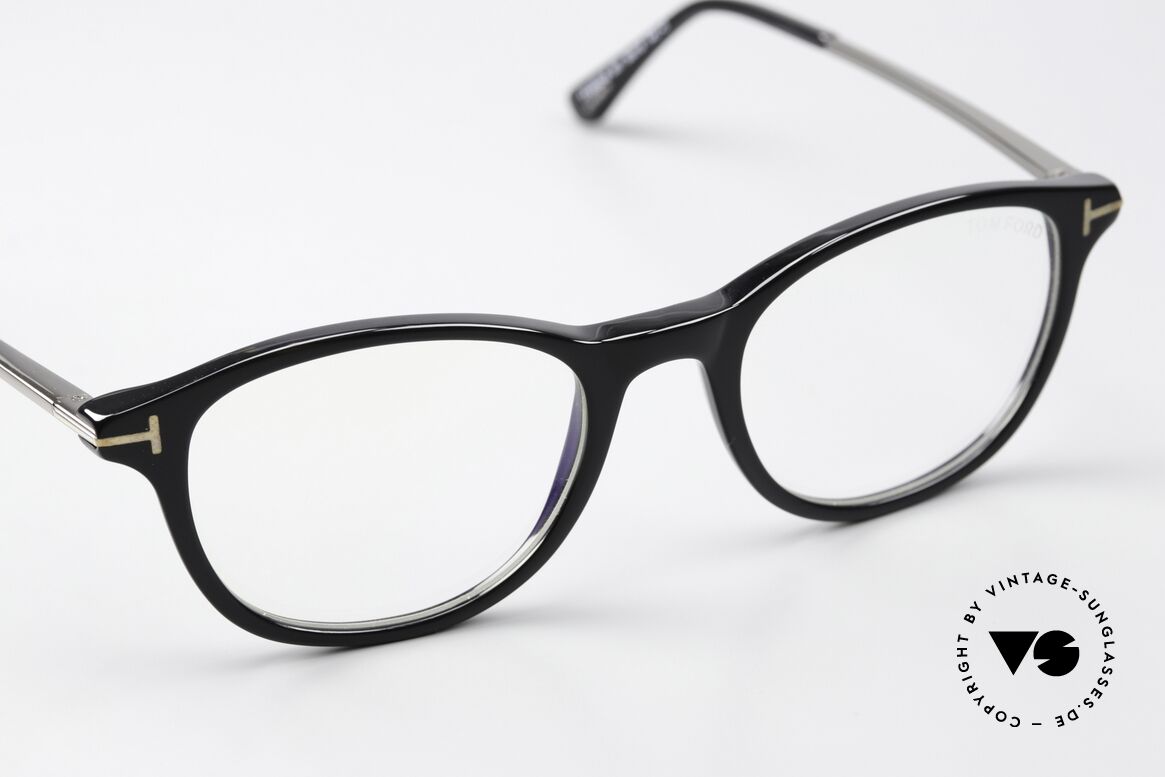 Tom Ford TF5553 Damenbrille Federscharnier, mit flexiblen Federscharnieren für Top-Tragekomfort, Passend für Damen