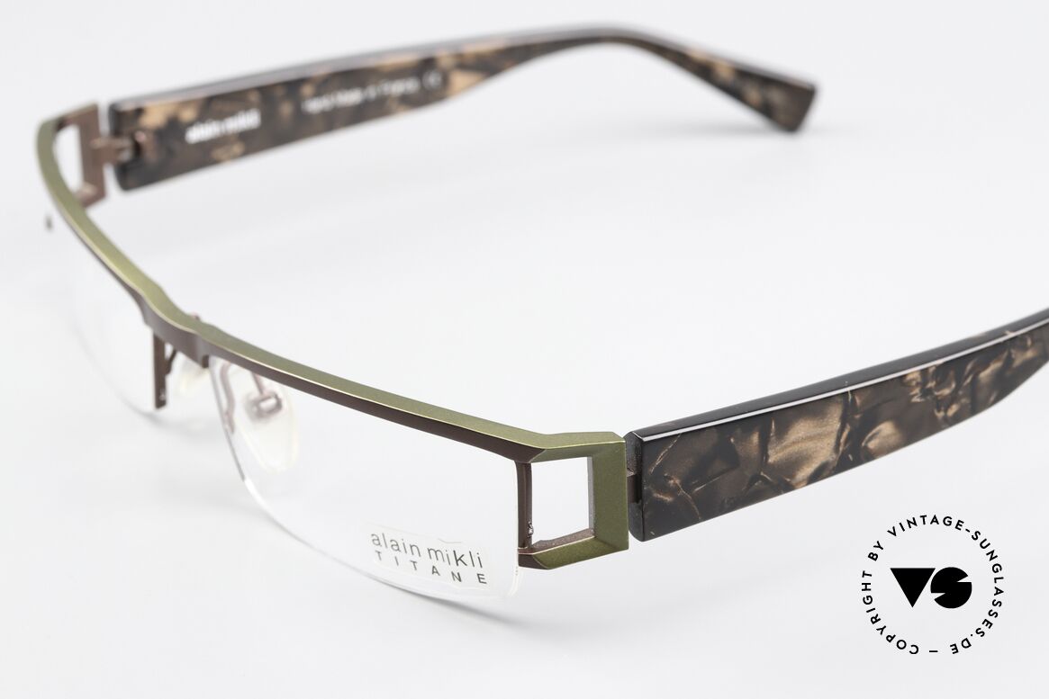 Alain Mikli AL0867 Titanium Designerbrille, hoher Tragekomfort und außergewöhnliche Farbe, Passend für Herren