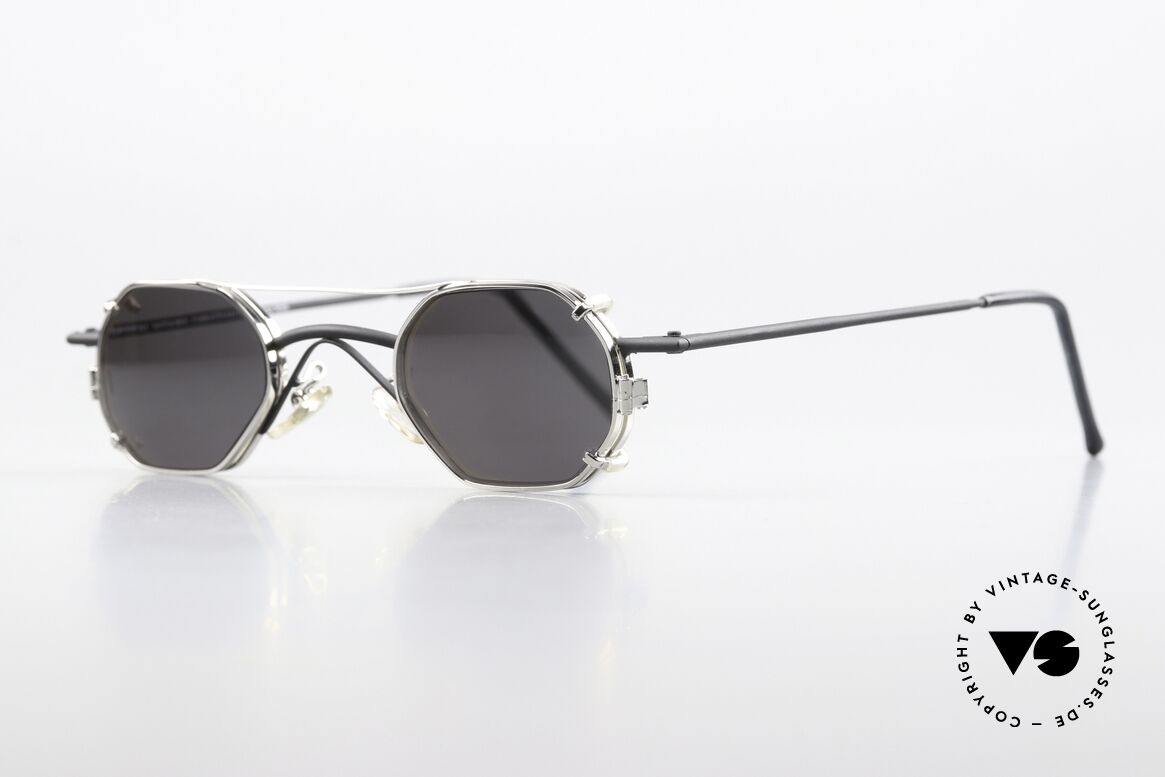 Christian Roth 2401 Kleine Brille Mit Sonnenclip, eckige Metallbrille: Glashöhe 29mm, Glasbreite 40mm, Passend für Herren und Damen