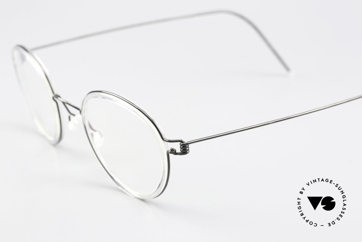 Lindberg Jackie 44 Air Titan Rim Unisexbrille Im Panto Stil, grau-schwarze Fassung mit Inner-Rand in "kristall-klar", Passend für Herren und Damen