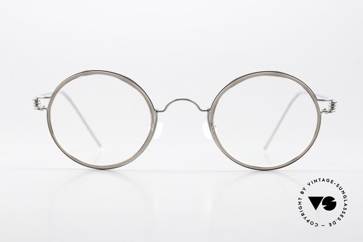 Lindberg Harley Air Titan Rim Unisex Vintage Brille Rund, kleine runde Brille der LINDBERG Air Titanium Rim Serie, Passend für Herren und Damen Lindberg Harley Air Titan Rim Unisex Vintage Brille Rund, kleine runde Brille der LINDBERG Air Titanium Rim Serie, Passend für Herren und Damen